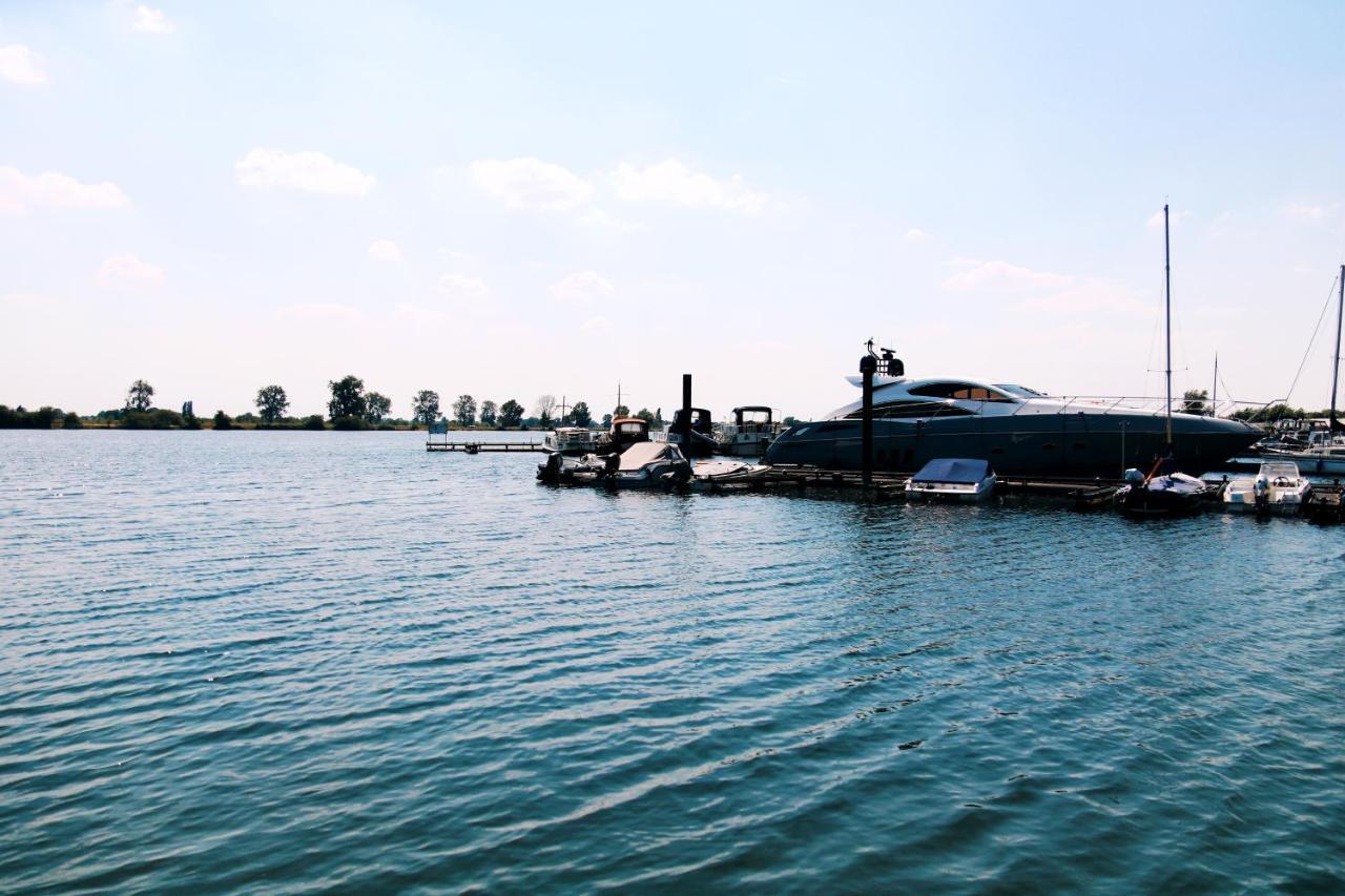 Floatel - De Schans Alphen Benedeneind エクステリア 写真