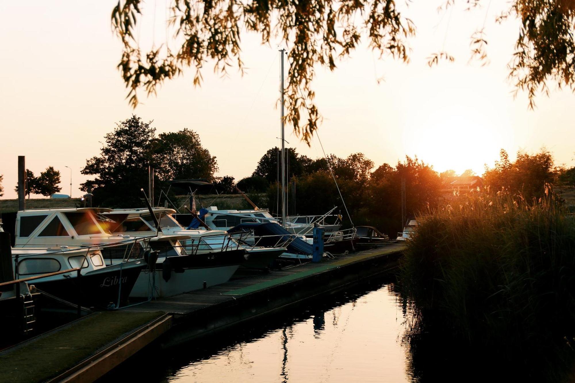 Floatel - De Schans Alphen Benedeneind エクステリア 写真